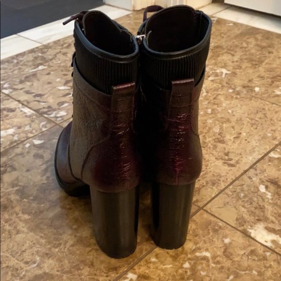 NWOB VINCE CAMUTO ERMANIA LACE UP BOOTIES sz 9.5 - Picture 10 of 12